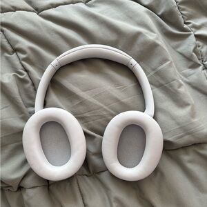 Sony White Over-Ear Headphones with Plush Cushions